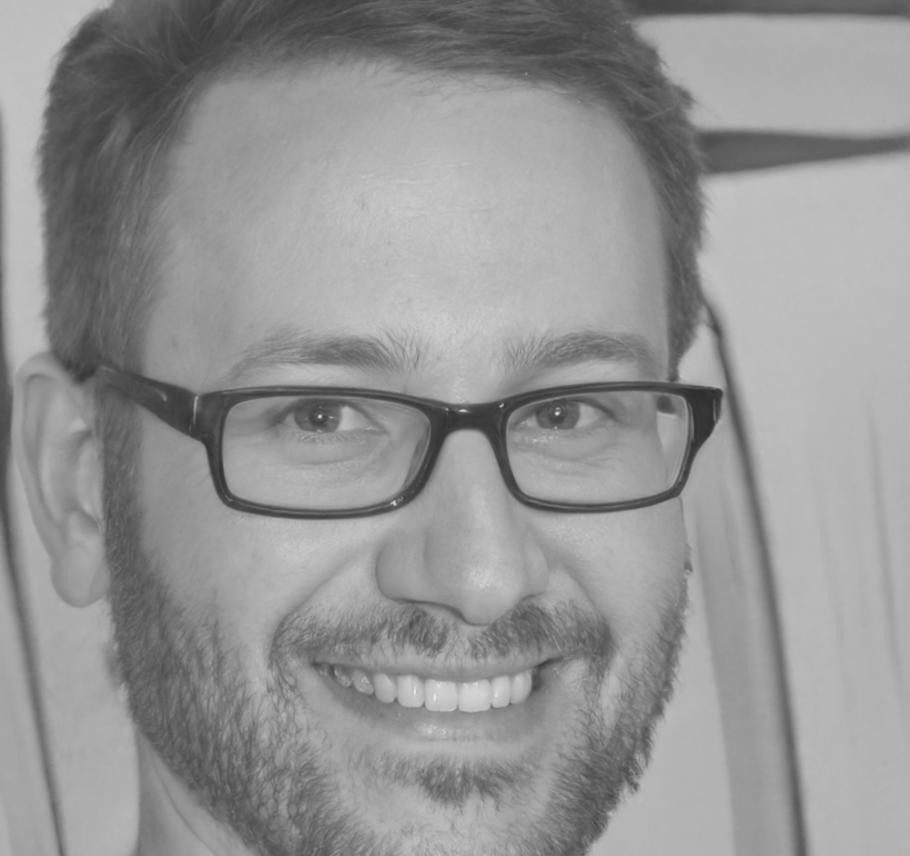 Portrait de Lucien Moreau, expert en analyse financière