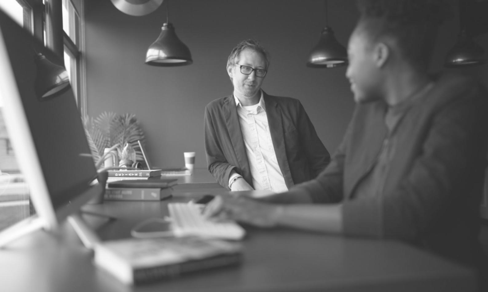 Séance de travail collaboratif sur l'optimisation budgétaire